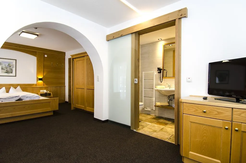 Hotel Garni Persutt Ischgl 3*,